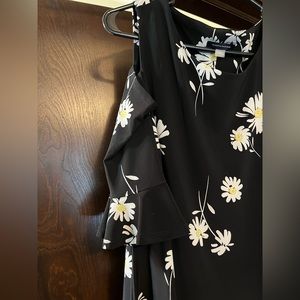 Cute peek a boo sleeve Tommy dress true to size 12